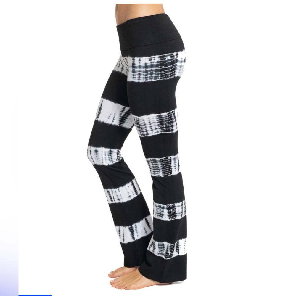 Hard Tail Forever Roll down Bootleg Flare Tie Dye Stripe Black White
Size Medium